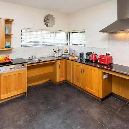 11 The Avenue Killarney